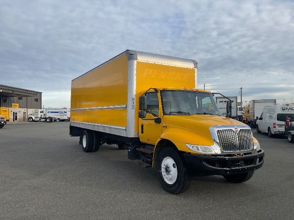 Medium Duty Box Truck-Light and Medium Duty Trucks-International-2021-MV607-Everett-WA-232,223\n\t\tmiles-$ 37,500 - Image 1