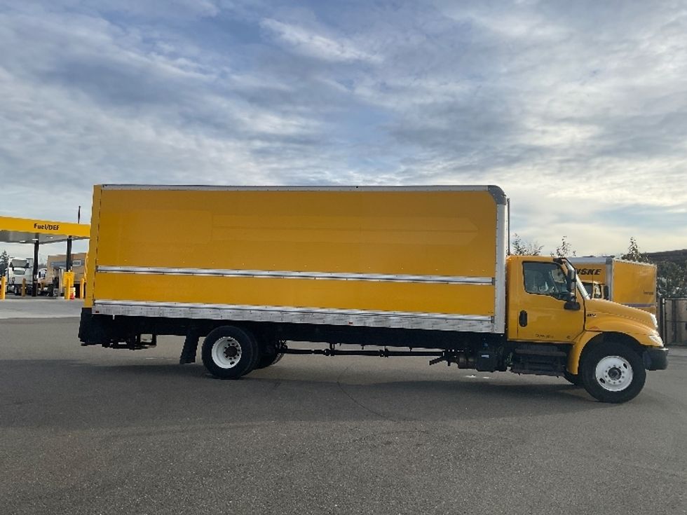 Medium Duty Box Truck-Light and Medium Duty Trucks-International-2021-MV607-Everett-WA-232,223\n\t\tmiles-$ 37,500 - Image 14