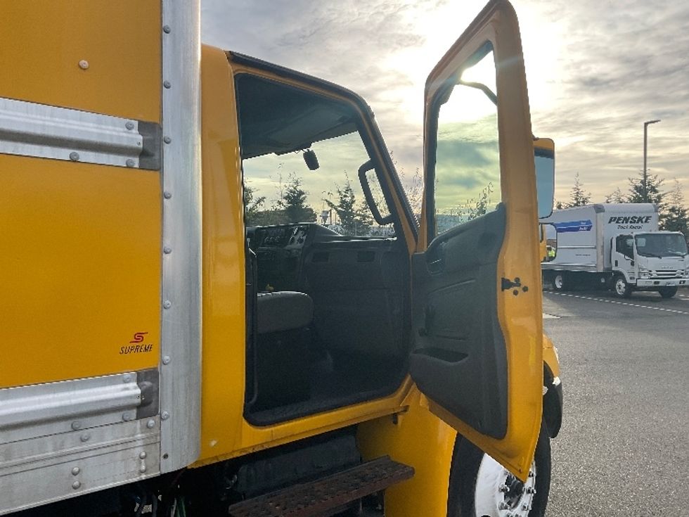 Medium Duty Box Truck-Light and Medium Duty Trucks-International-2021-MV607-Everett-WA-232,223\n\t\tmiles-$ 37,500 - Image 19