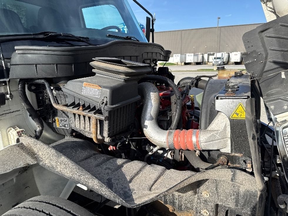 Medium Duty Box Truck-Light and Medium Duty Trucks-International-2021-MV607-Findlay-OH-93,000\n\t\tmiles-$ 68,500 - Image 23