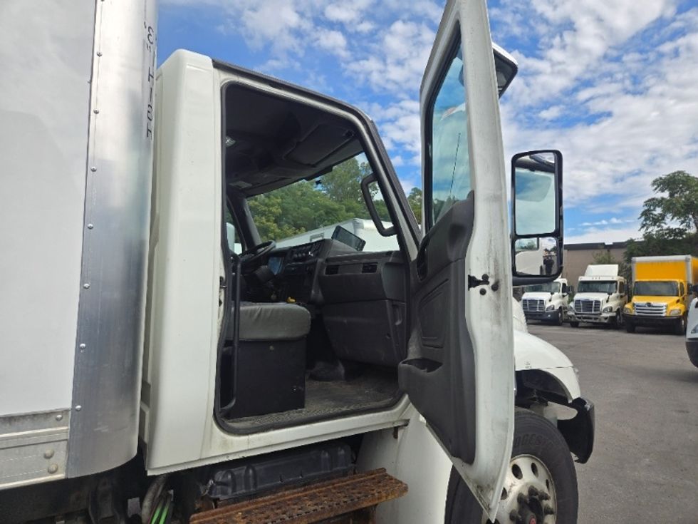 Medium Duty Box Truck-Light and Medium Duty Trucks-International-2021-MV607-Fitchburg-MA-142,862\n\t\tmiles-$ 54,250 - Image 20