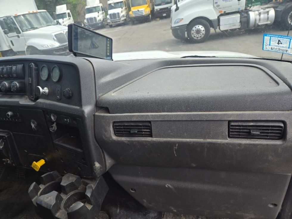 Medium Duty Box Truck-Light and Medium Duty Trucks-International-2021-MV607-Fitchburg-MA-142,862\n\t\tmiles-$ 54,250 - Image 21