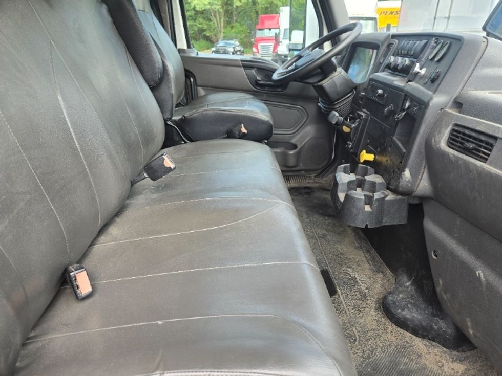 Medium Duty Box Truck-Light and Medium Duty Trucks-International-2021-MV607-Fitchburg-MA-142,862\n\t\tmiles-$ 54,250 - Image 22