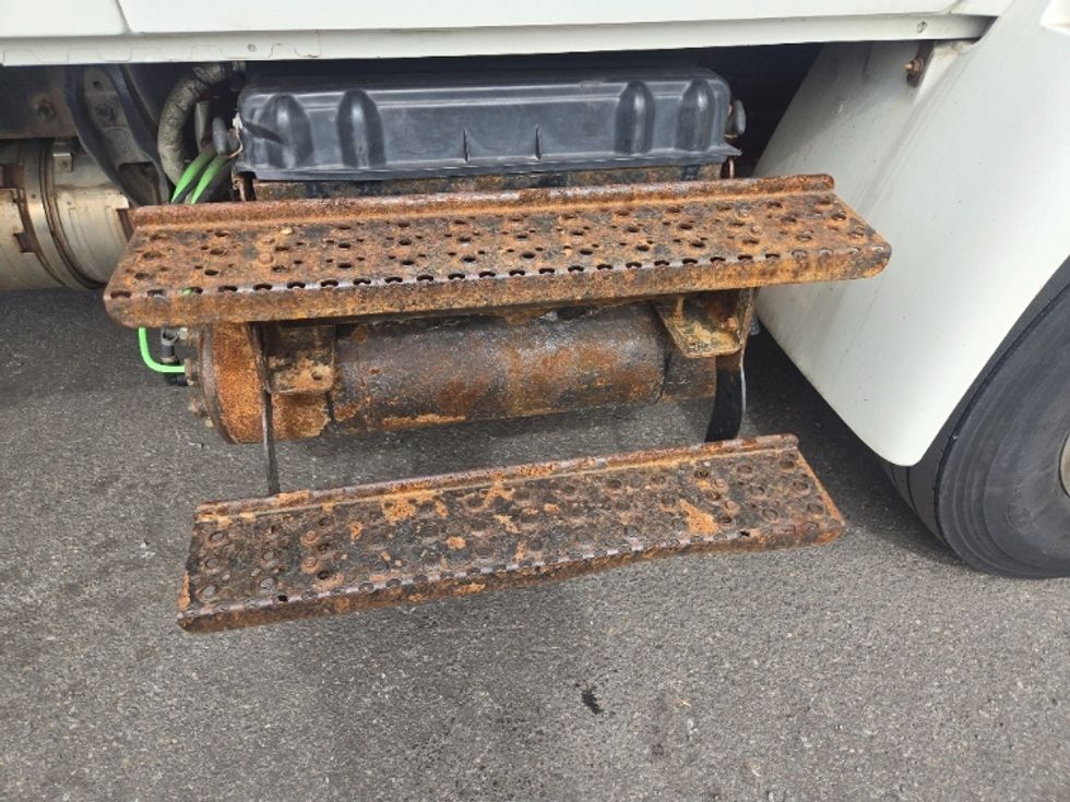 Medium Duty Box Truck-Light and Medium Duty Trucks-International-2021-MV607-Fitchburg-MA-142,862\n\t\tmiles-$ 54,250 - Image 25