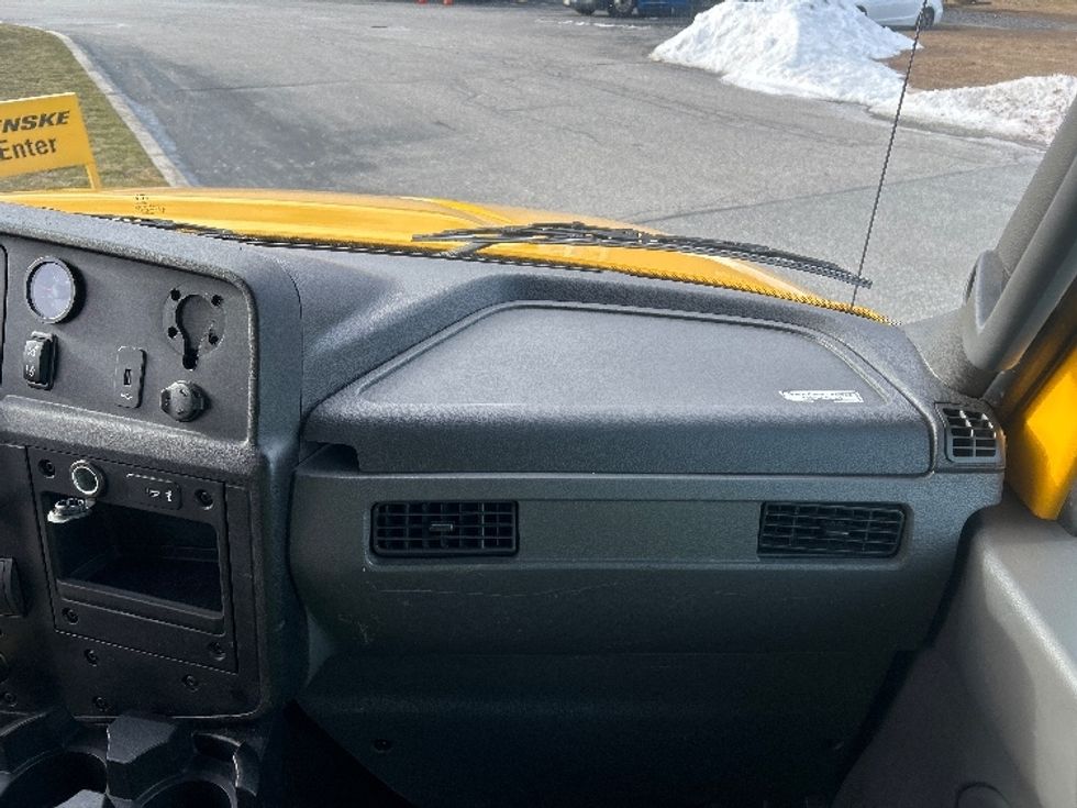 Medium Duty Box Truck-Light and Medium Duty Trucks-International-2021-MV607-Fitchburg-MA-166,474\n\t\tmiles-$ 36,250 - Image 21