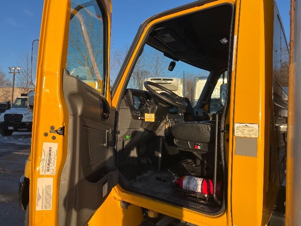 Medium Duty Box Truck-Light and Medium Duty Trucks-International-2021-MV607-Fitchburg-MA-195,940\n\t\tmiles-$ 38,000 - Image 16