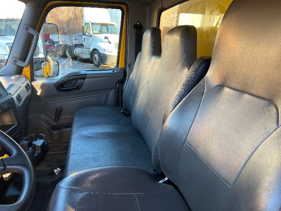 Medium Duty Box Truck-Light and Medium Duty Trucks-International-2021-MV607-Fitchburg-MA-195,940\n\t\tmiles-$ 38,000 - Image 19