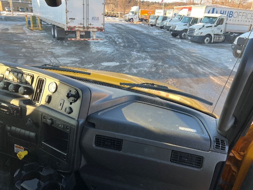 Medium Duty Box Truck-Light and Medium Duty Trucks-International-2021-MV607-Fitchburg-MA-195,940\n\t\tmiles-$ 38,000 - Image 21