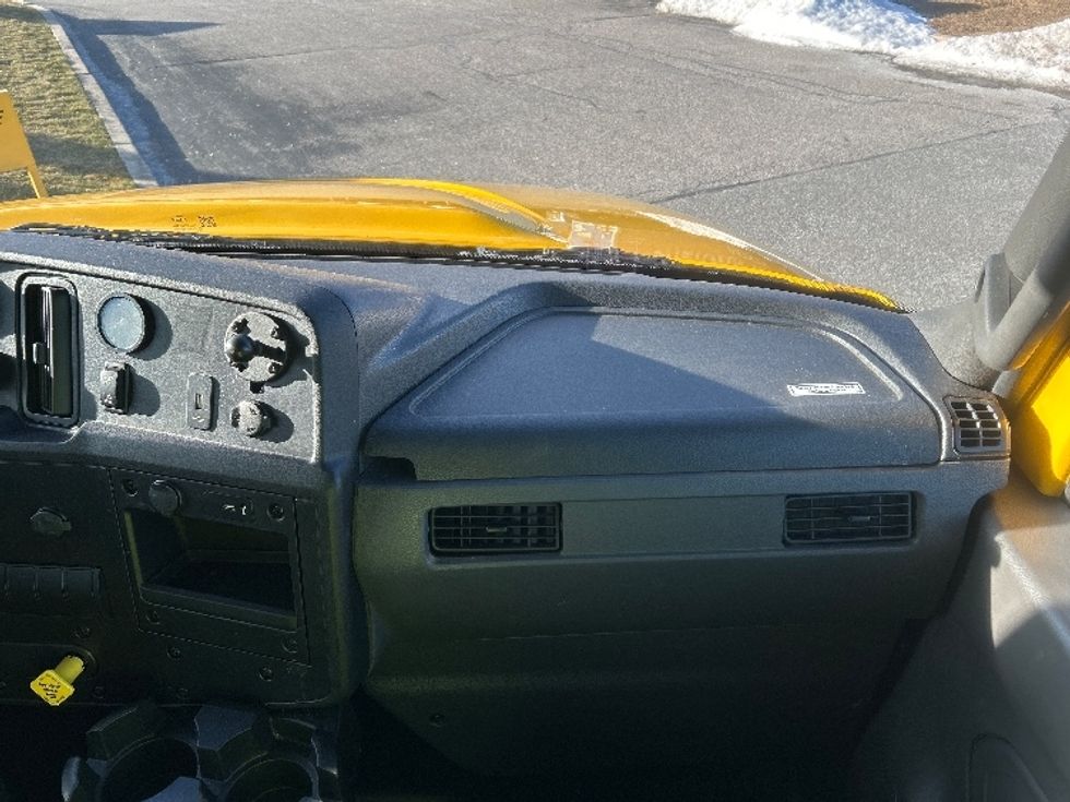 Medium Duty Box Truck-Light and Medium Duty Trucks-International-2021-MV607-Fitchburg-MA-197,067\n\t\tmiles-$ 38,000 - Image 21