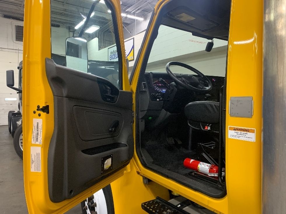 Medium Duty Box Truck-Light and Medium Duty Trucks-International-2021-MV607-Fitchburg-MA-225,303\n\t\tmiles-$ 34,500 - Image 16