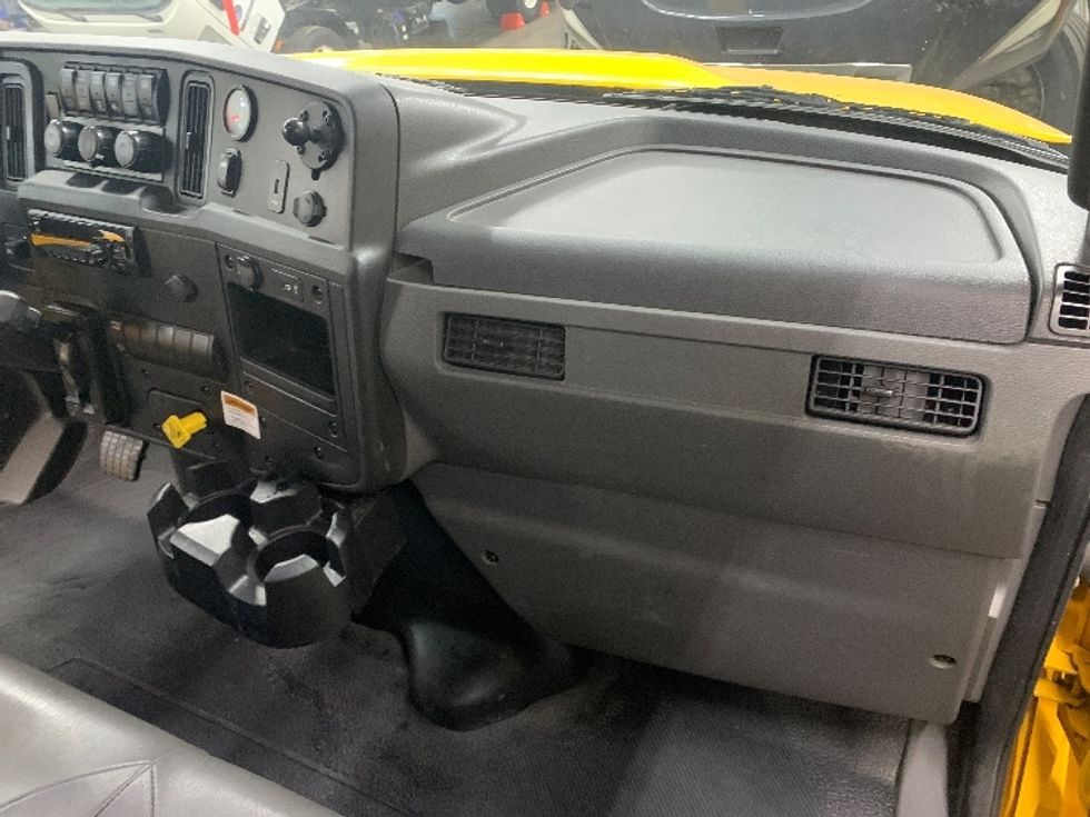 Medium Duty Box Truck-Light and Medium Duty Trucks-International-2021-MV607-Fitchburg-MA-225,303\n\t\tmiles-$ 34,500 - Image 21