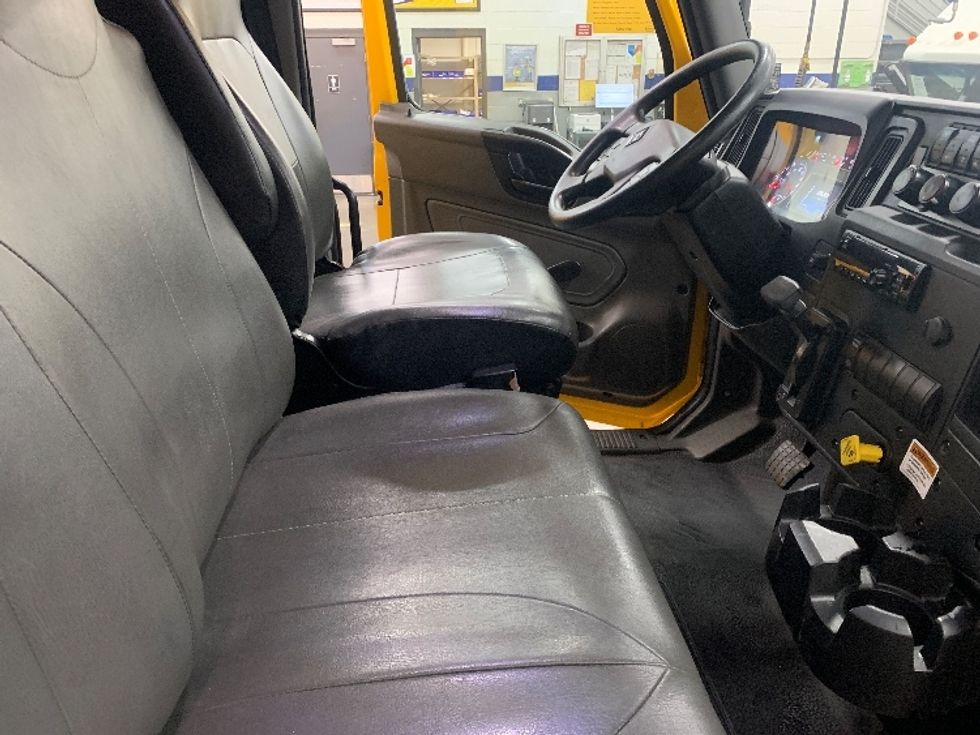 Medium Duty Box Truck-Light and Medium Duty Trucks-International-2021-MV607-Fitchburg-MA-225,303\n\t\tmiles-$ 34,500 - Image 22