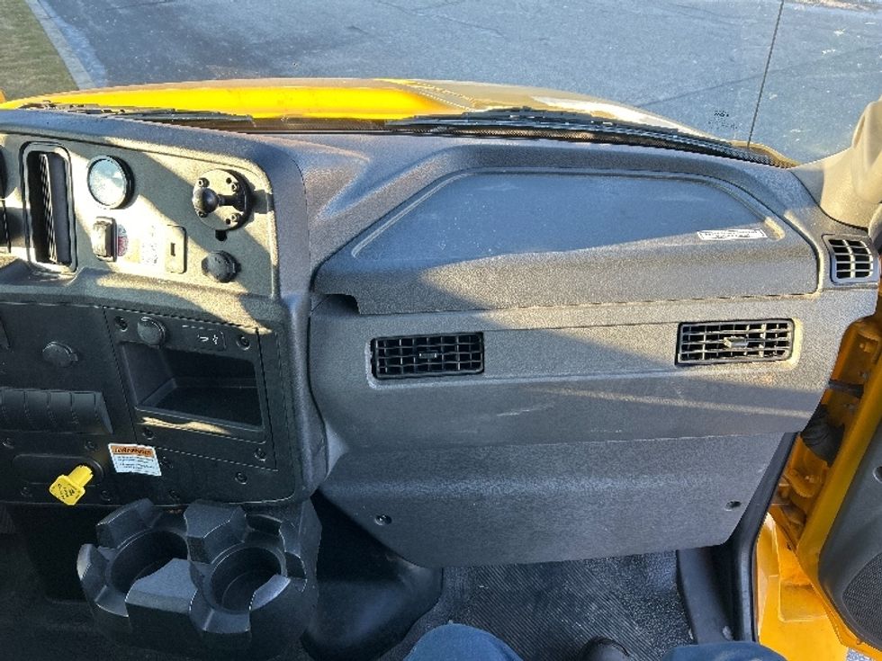 Medium Duty Box Truck-Light and Medium Duty Trucks-International-2021-MV607-Fitchburg-MA-238,531\n\t\tmiles-$ 32,750 - Image 21