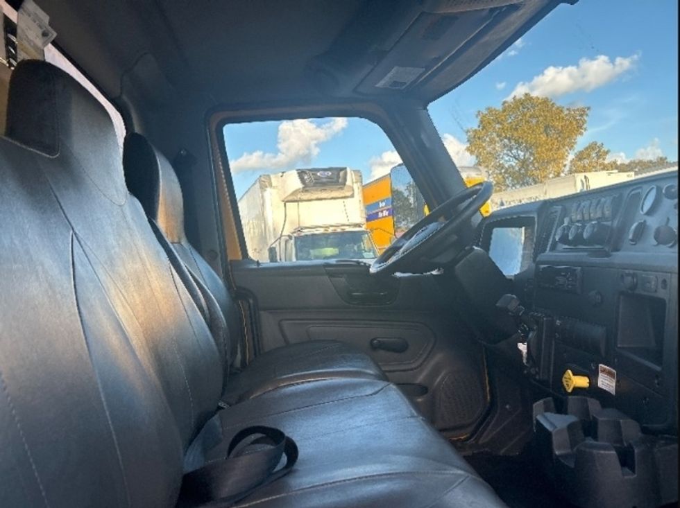 Medium Duty Box Truck-Light and Medium Duty Trucks-International-2021-MV607-Flint-MI-215,100\n\t\tmiles-$ 38,000 - Image 21