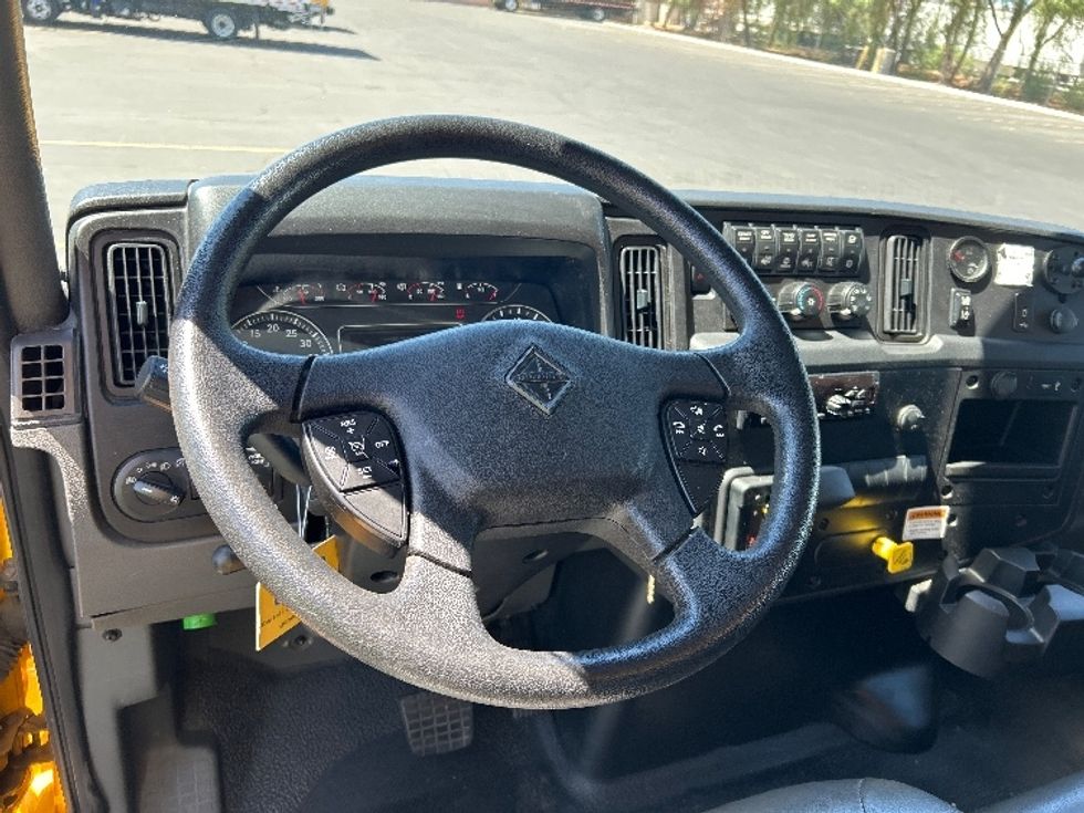 Medium Duty Box Truck-Light and Medium Duty Trucks-International-2021-MV607-Fontana-CA-216,328\n\t\tmiles-$ 43,000 - Image 16