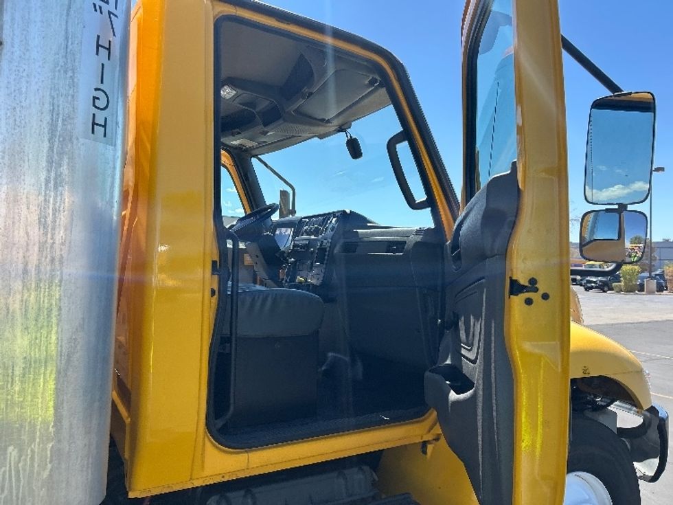Medium Duty Box Truck-Light and Medium Duty Trucks-International-2021-MV607-Fontana-CA-216,328\n\t\tmiles-$ 43,000 - Image 18