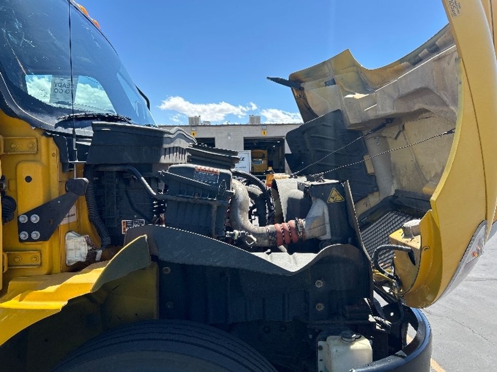 Medium Duty Box Truck-Light and Medium Duty Trucks-International-2021-MV607-Fontana-CA-216,328\n\t\tmiles-$ 43,000 - Image 21