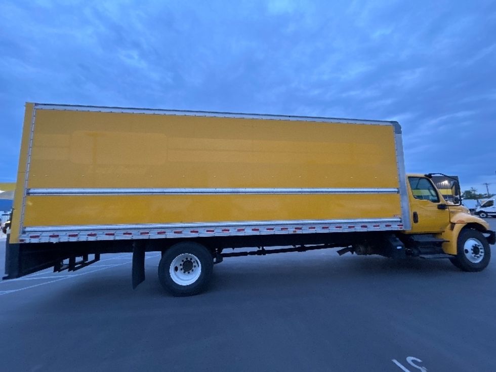 Medium Duty Box Truck-Light and Medium Duty Trucks-International-2021-MV607-Fontana-CA-216,752\n\t\tmiles-$ 40,500 - Image 15