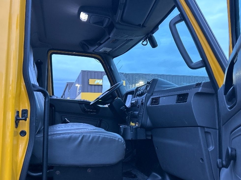 Medium Duty Box Truck-Light and Medium Duty Trucks-International-2021-MV607-Fontana-CA-216,752\n\t\tmiles-$ 40,500 - Image 20