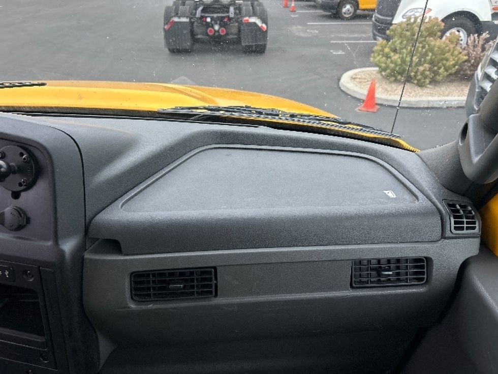 Medium Duty Box Truck-Light and Medium Duty Trucks-International-2021-MV607-Fontana-CA-216,752\n\t\tmiles-$ 40,500 - Image 21