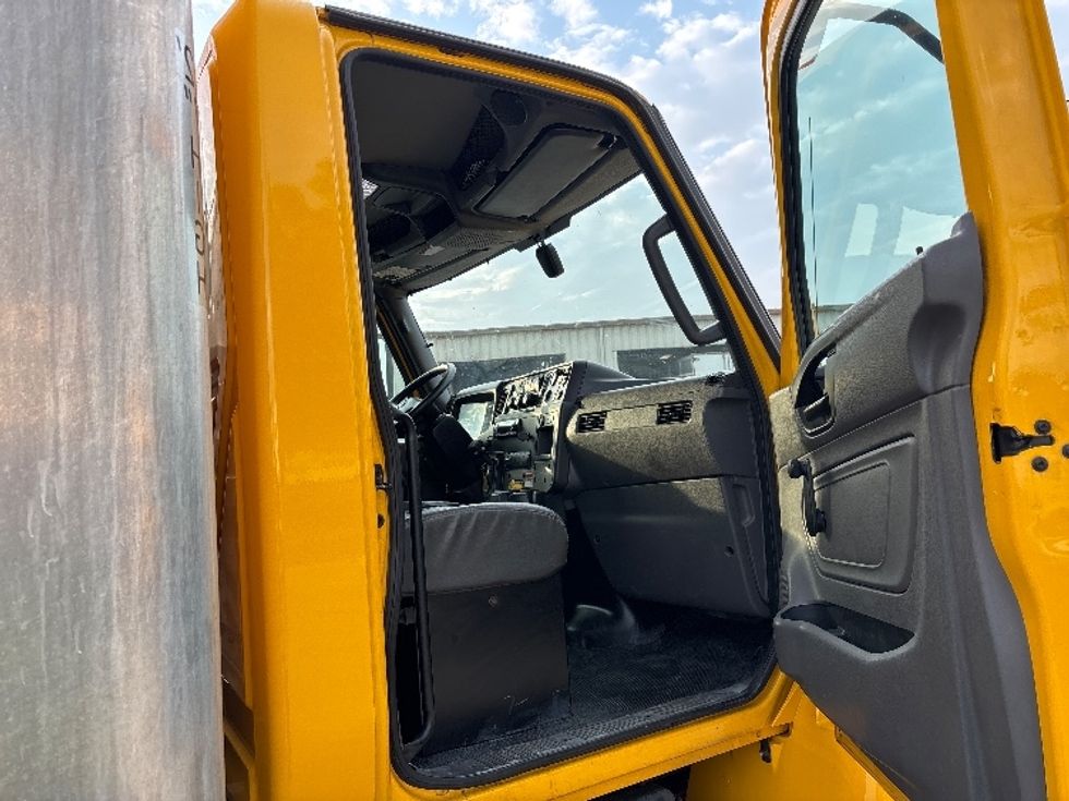 Medium Duty Box Truck-Light and Medium Duty Trucks-International-2021-MV607-Fontana-CA-226,791\n\t\tmiles-$ 35,500 - Image 19