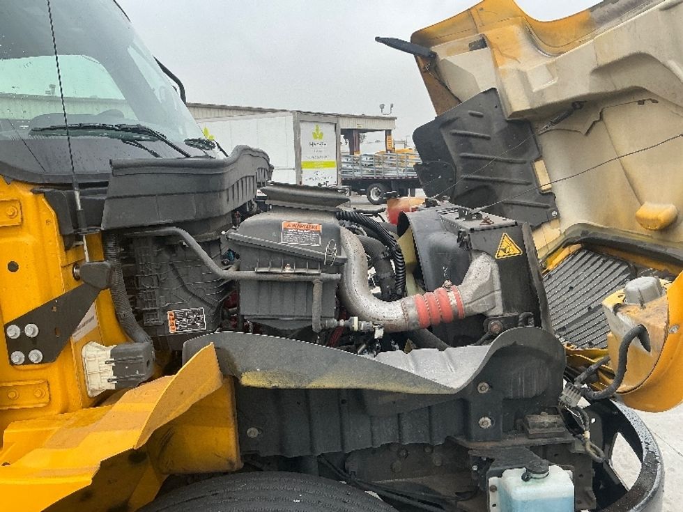 Medium Duty Box Truck-Light and Medium Duty Trucks-International-2021-MV607-Fontana-CA-226,791\n\t\tmiles-$ 35,500 - Image 22