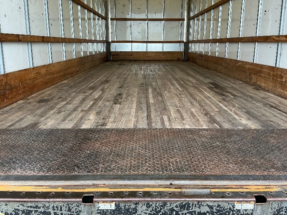 Medium Duty Box Truck-Light and Medium Duty Trucks-International-2021-MV607-Fontana-CA-231,431\n\t\tmiles-$ 38,250 - Image 10