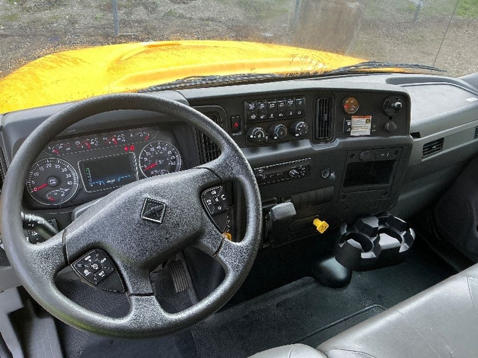 Medium Duty Box Truck-Light and Medium Duty Trucks-International-2021-MV607-Fontana-CA-231,431\n\t\tmiles-$ 38,250 - Image 18