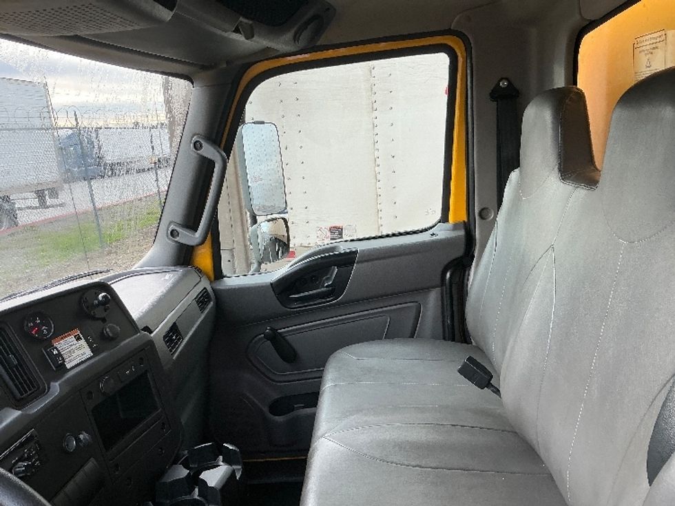 Medium Duty Box Truck-Light and Medium Duty Trucks-International-2021-MV607-Fontana-CA-231,431\n\t\tmiles-$ 38,250 - Image 19