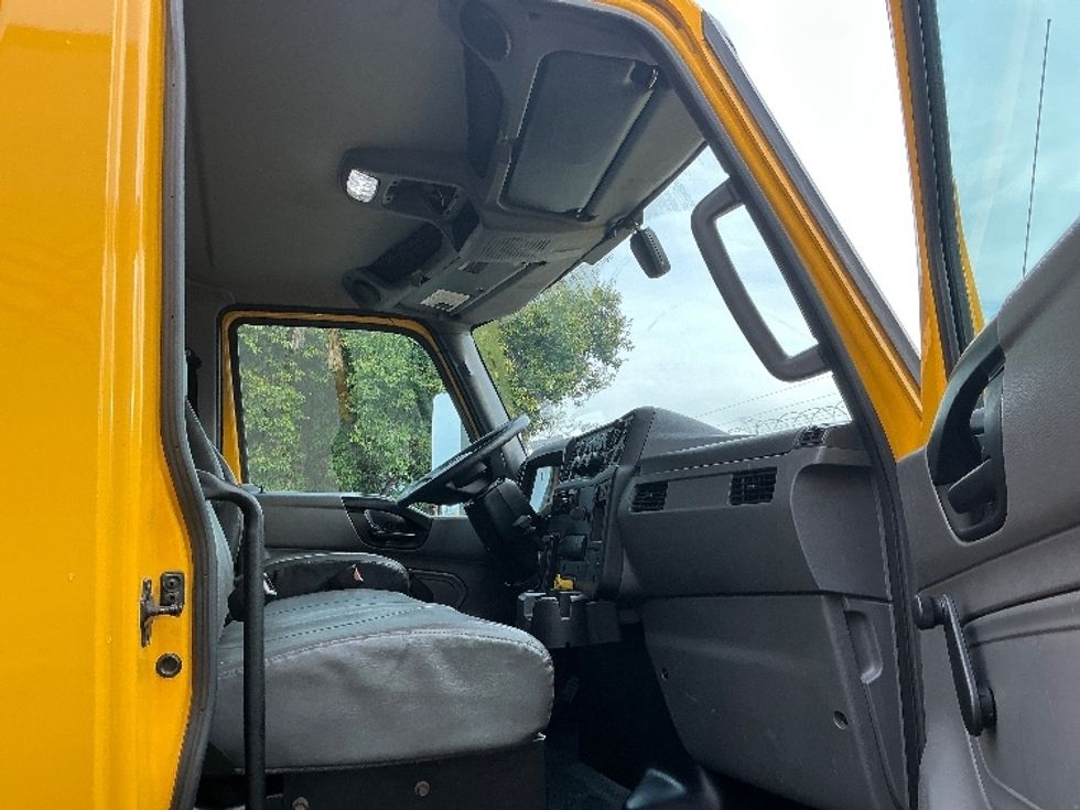 Medium Duty Box Truck-Light and Medium Duty Trucks-International-2021-MV607-Fontana-CA-231,431\n\t\tmiles-$ 38,250 - Image 20