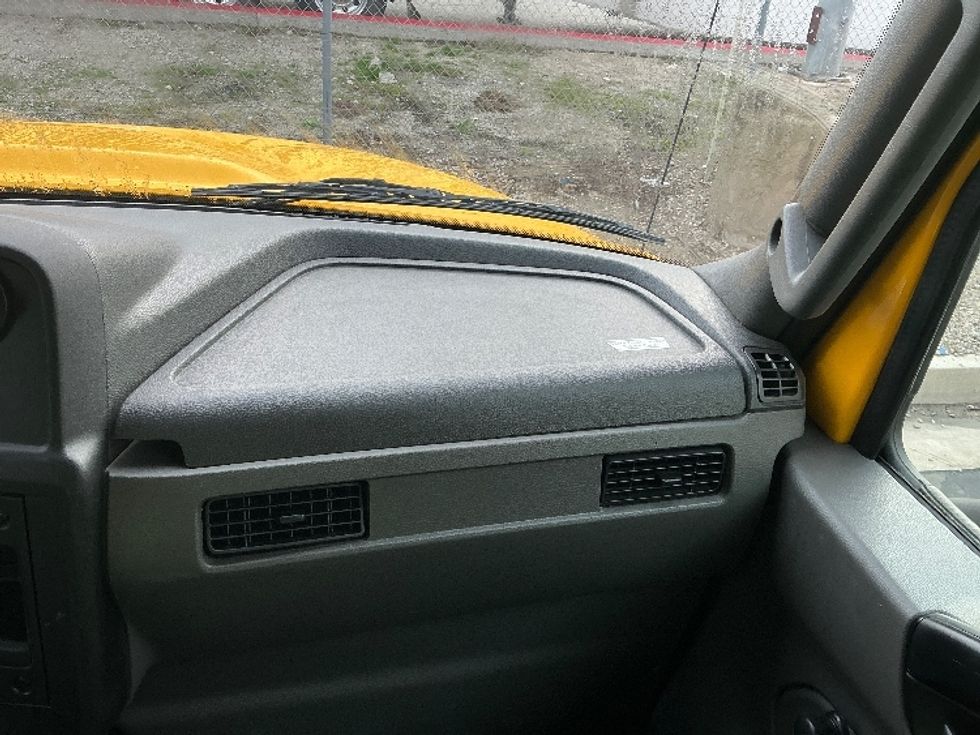 Medium Duty Box Truck-Light and Medium Duty Trucks-International-2021-MV607-Fontana-CA-231,431\n\t\tmiles-$ 38,250 - Image 21