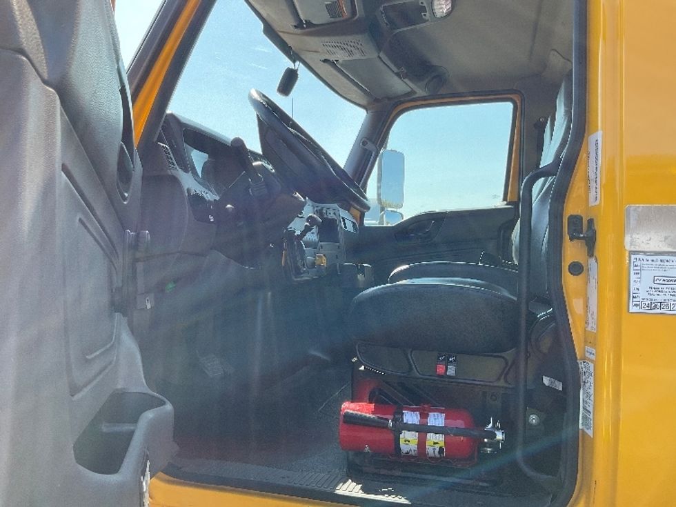 Medium Duty Box Truck-Light and Medium Duty Trucks-International-2021-MV607-Fontana-CA-256,895\n\t\tmiles-$ 31,500 - Image 16