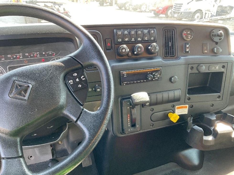 Medium Duty Box Truck-Light and Medium Duty Trucks-International-2021-MV607-Fontana-CA-256,895\n\t\tmiles-$ 31,500 - Image 18