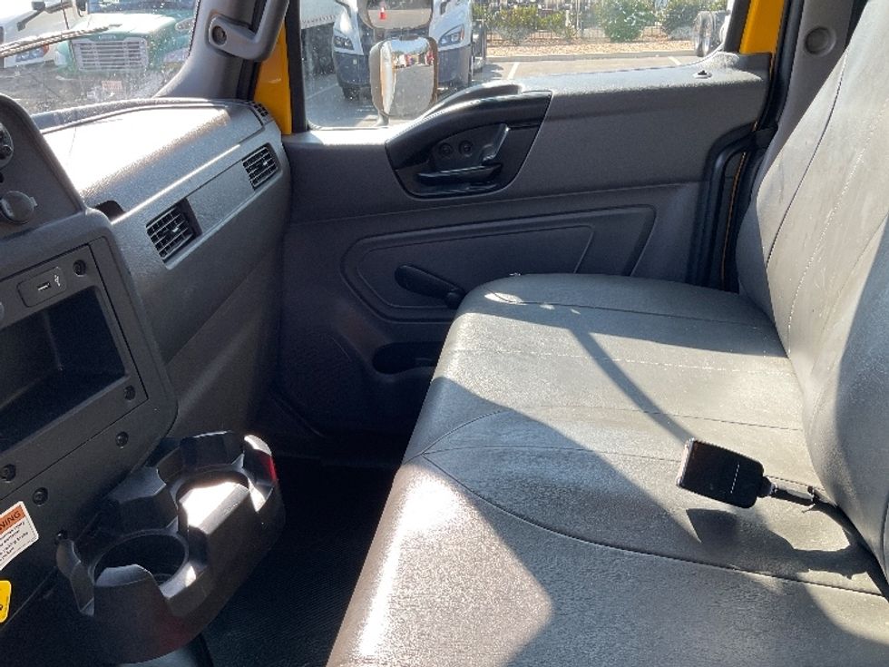 Medium Duty Box Truck-Light and Medium Duty Trucks-International-2021-MV607-Fontana-CA-256,895\n\t\tmiles-$ 31,500 - Image 19