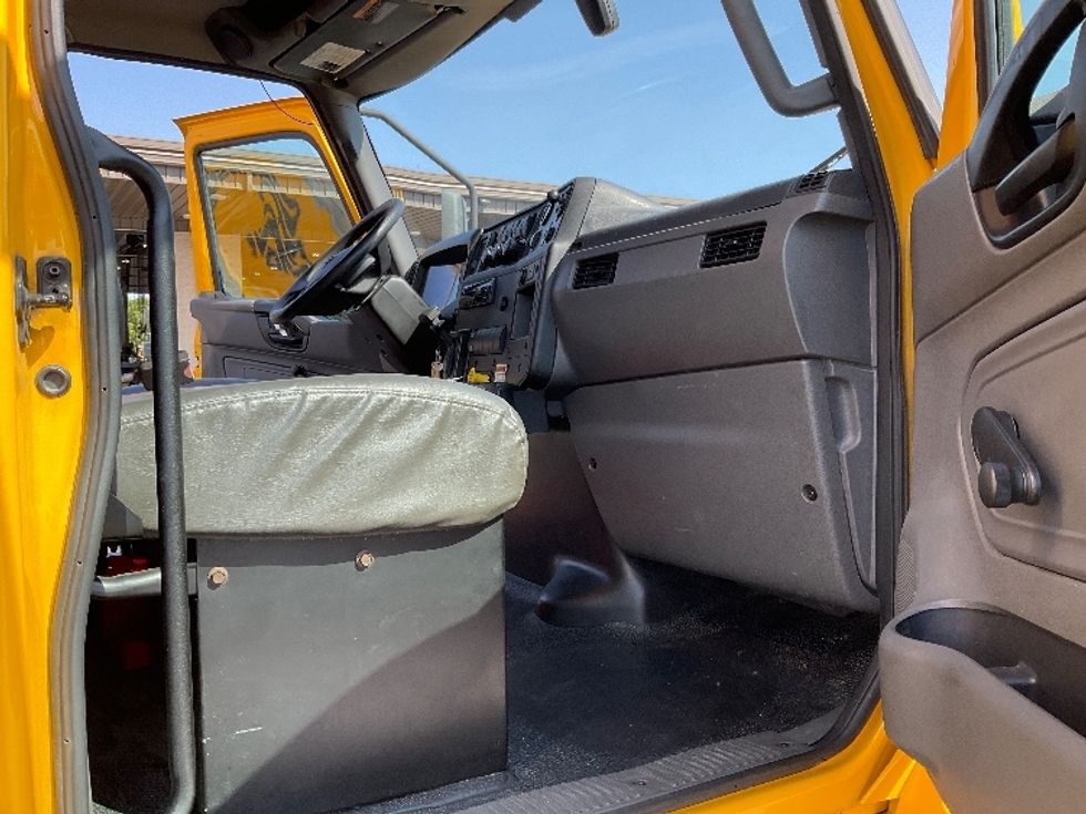 Medium Duty Box Truck-Light and Medium Duty Trucks-International-2021-MV607-Fontana-CA-256,895\n\t\tmiles-$ 31,500 - Image 20