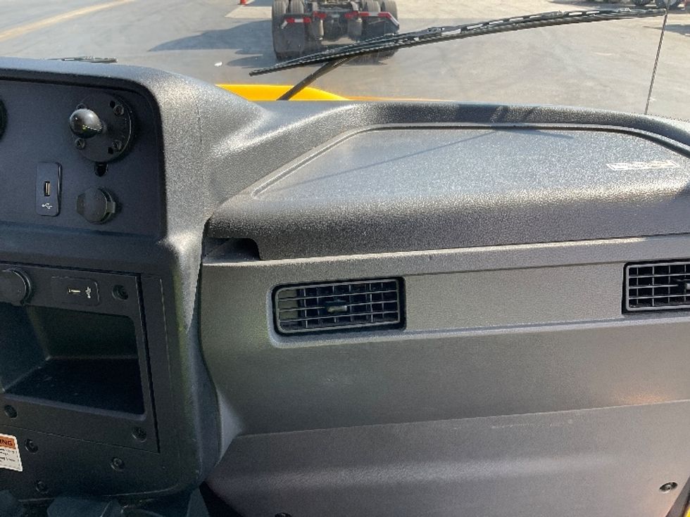 Medium Duty Box Truck-Light and Medium Duty Trucks-International-2021-MV607-Fontana-CA-256,895\n\t\tmiles-$ 31,500 - Image 21