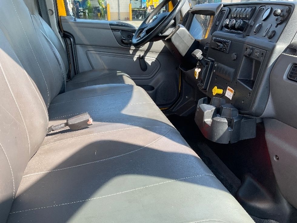 Medium Duty Box Truck-Light and Medium Duty Trucks-International-2021-MV607-Fontana-CA-256,895\n\t\tmiles-$ 31,500 - Image 22