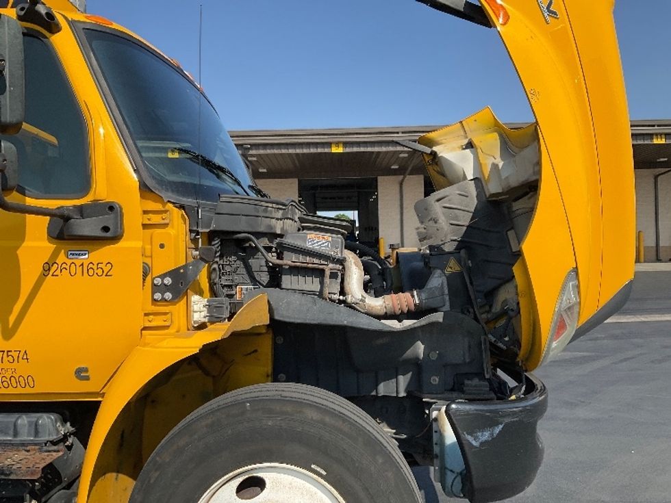 Medium Duty Box Truck-Light and Medium Duty Trucks-International-2021-MV607-Fontana-CA-256,895\n\t\tmiles-$ 31,500 - Image 23