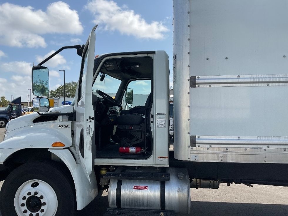 Medium Duty Box Truck-Light and Medium Duty Trucks-International-2021-MV607-Fort Myers-FL-132,541\n\t\tmiles-$ 64,250 - Image 16
