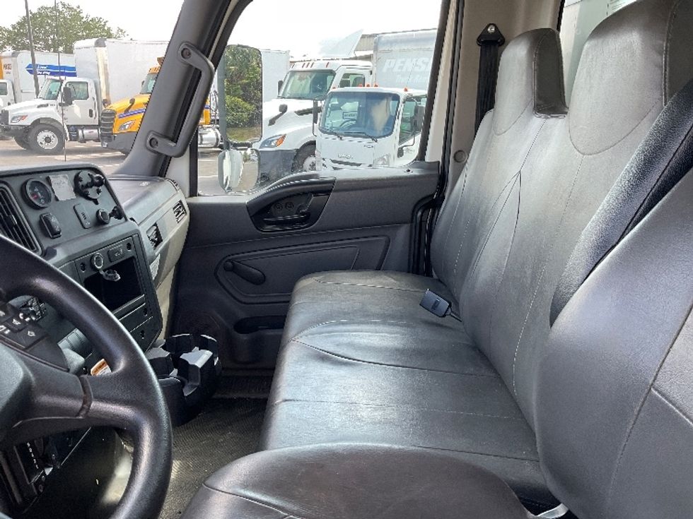 Medium Duty Box Truck-Light and Medium Duty Trucks-International-2021-MV607-Fort Myers-FL-132,541\n\t\tmiles-$ 64,250 - Image 18