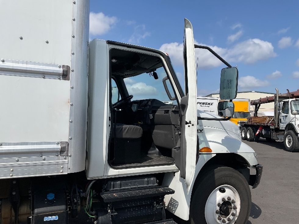 Medium Duty Box Truck-Light and Medium Duty Trucks-International-2021-MV607-Fort Myers-FL-132,541\n\t\tmiles-$ 64,250 - Image 19