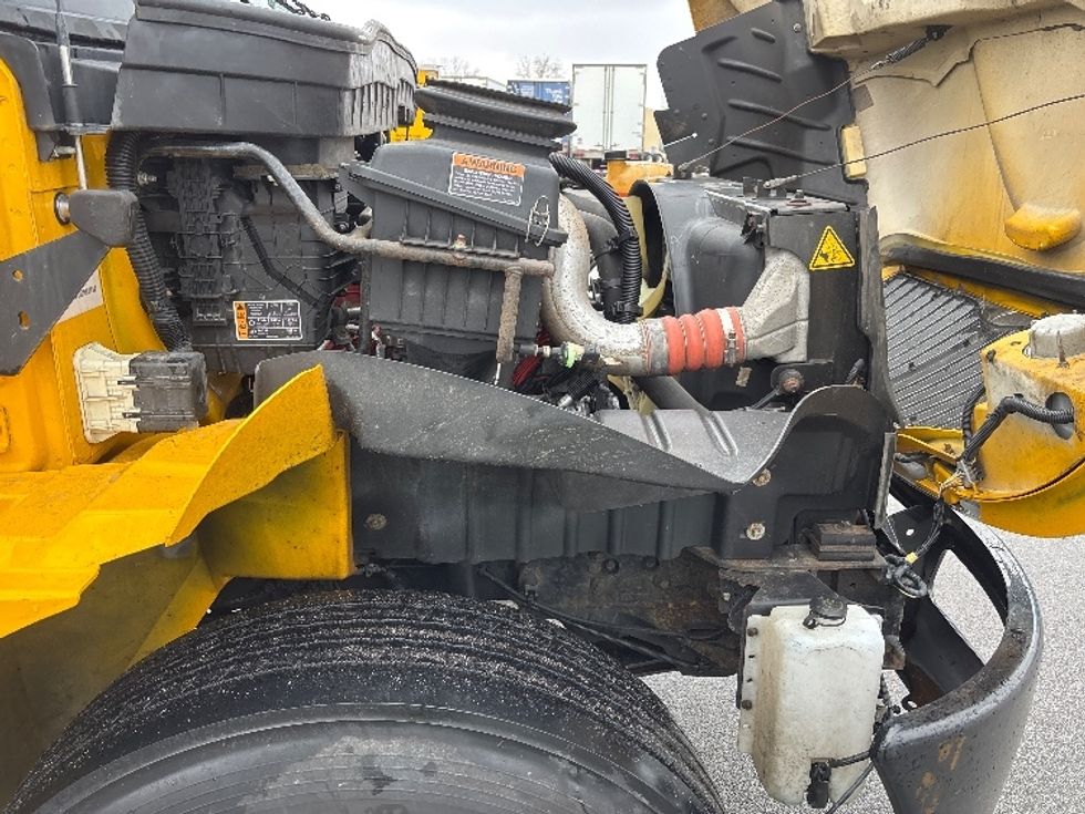 Medium Duty Box Truck-Light and Medium Duty Trucks-International-2021-MV607-Fort Wayne-IN-185,947\n\t\tmiles-$ 38,250 - Image 22