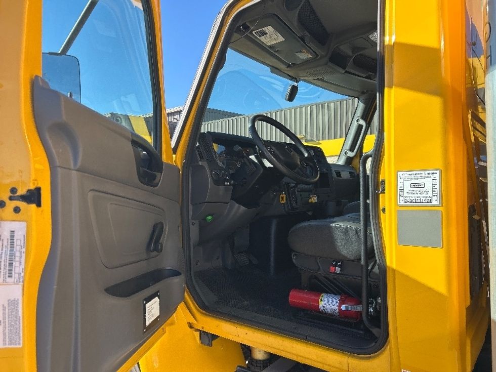 Medium Duty Box Truck-Light and Medium Duty Trucks-International-2021-MV607-Fort Worth-TX-146,222\n\t\tmiles-$ 43,750 - Image 16