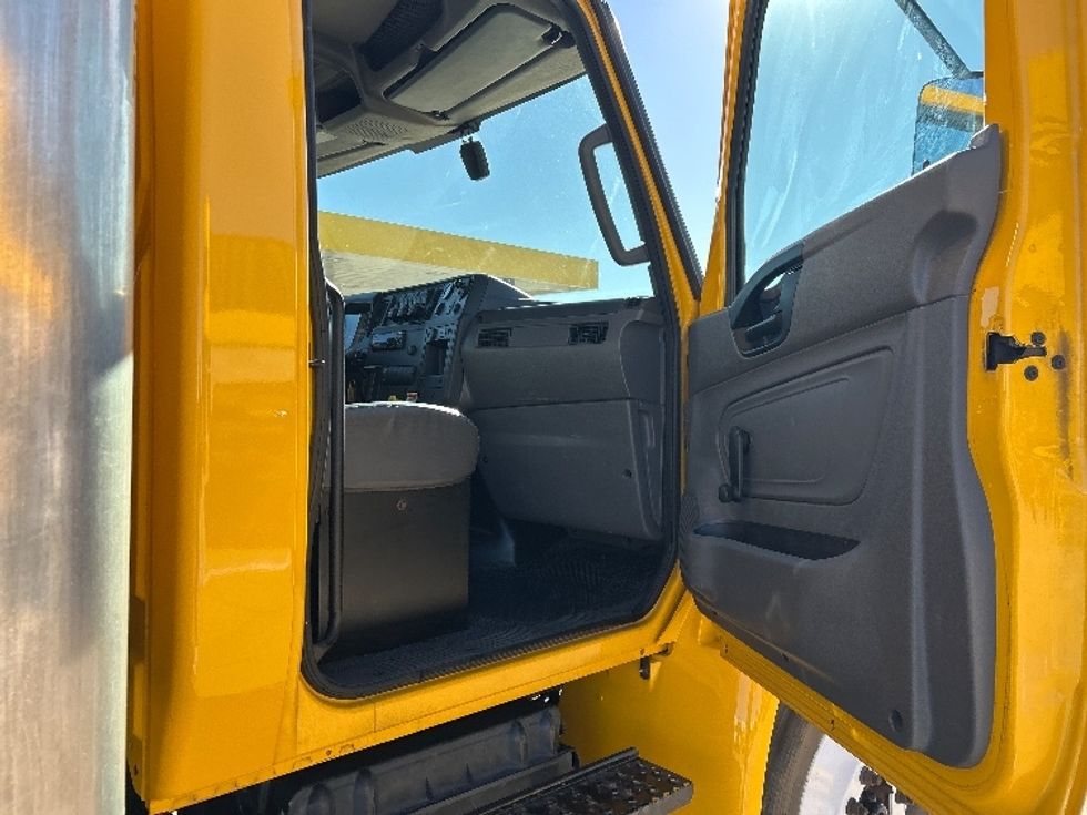 Medium Duty Box Truck-Light and Medium Duty Trucks-International-2021-MV607-Fort Worth-TX-146,222\n\t\tmiles-$ 43,750 - Image 20