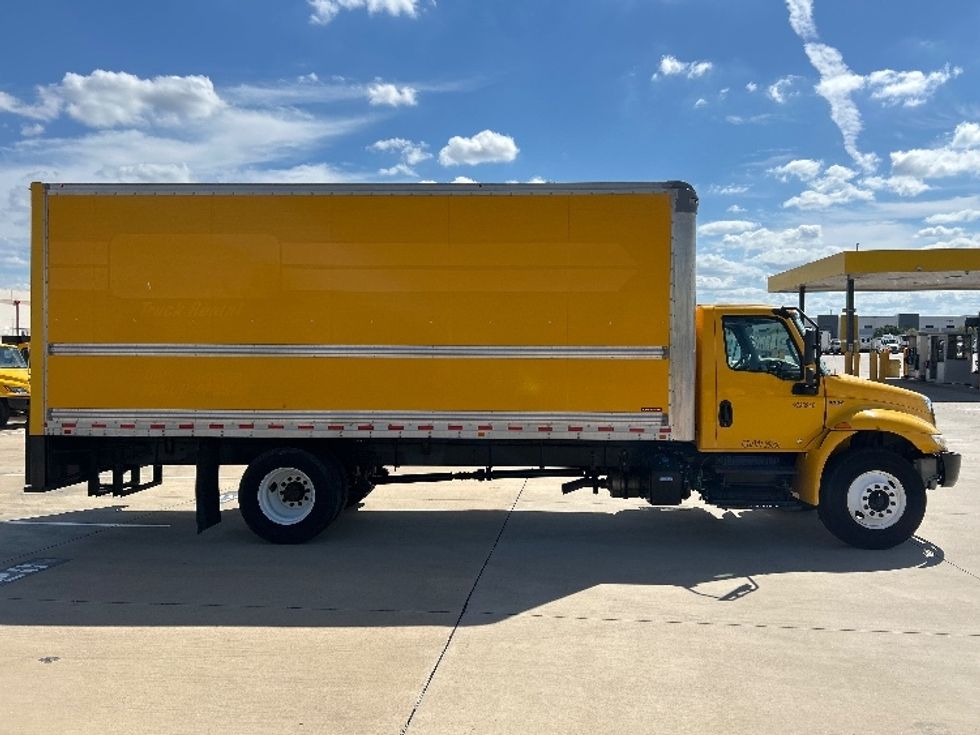 Medium Duty Box Truck-Light and Medium Duty Trucks-International-2021-MV607-Fort Worth-TX-178,295\n\t\tmiles-$ 35,500 - Image 15