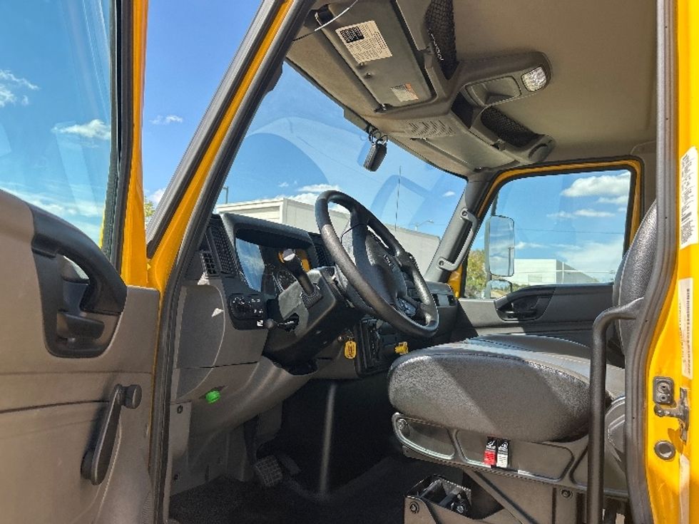 Medium Duty Box Truck-Light and Medium Duty Trucks-International-2021-MV607-Fort Worth-TX-178,295\n\t\tmiles-$ 35,500 - Image 16