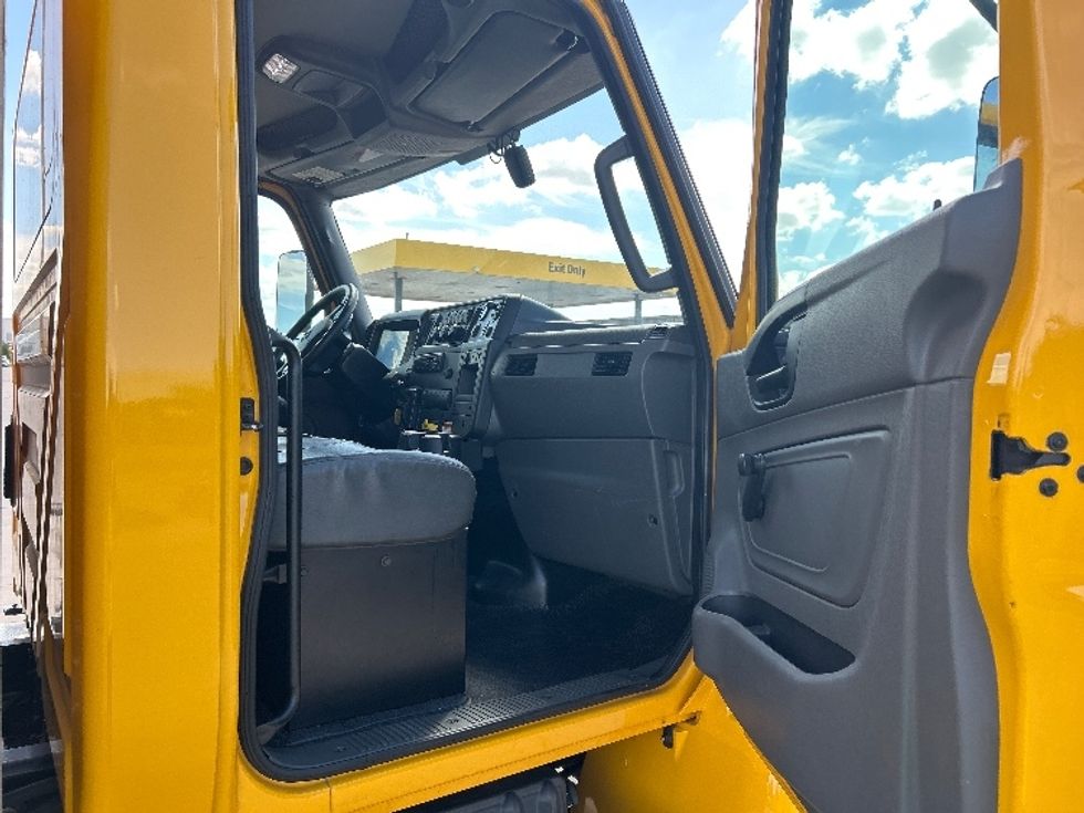 Medium Duty Box Truck-Light and Medium Duty Trucks-International-2021-MV607-Fort Worth-TX-178,295\n\t\tmiles-$ 35,500 - Image 19