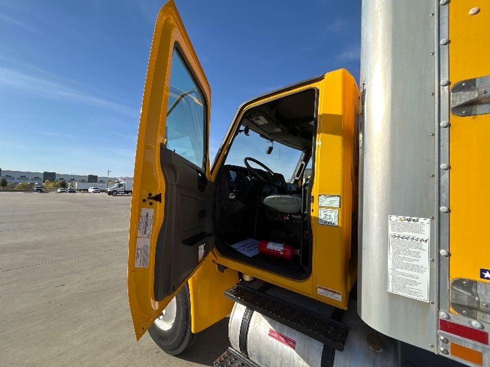 Medium Duty Box Truck-Light and Medium Duty Trucks-International-2021-MV607-Fort Worth-TX-209,893\n\t\tmiles-$ 39,500 - Image 16