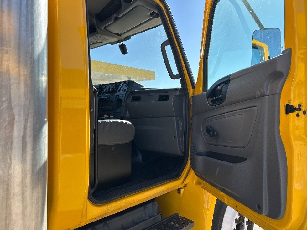 Medium Duty Box Truck-Light and Medium Duty Trucks-International-2021-MV607-Fort Worth-TX-214,811\n\t\tmiles-$ 40,250 - Image 20