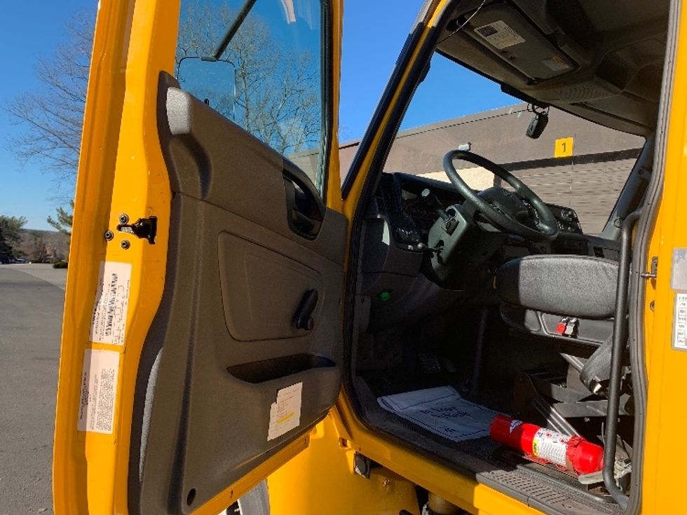 Medium Duty Box Truck-Light and Medium Duty Trucks-International-2021-MV607-Franklin-MA-209,302\n\t\tmiles-$ 35,250 - Image 16